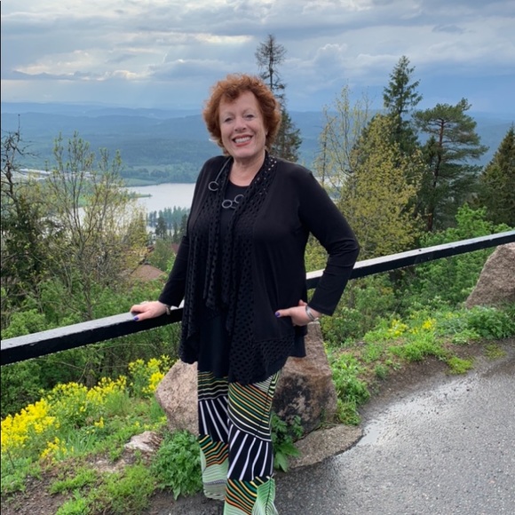 Meet your POSH AMBASSADOR,  Merle: - Picture 2 of 8